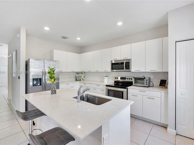 Продажа дома по адресу 2361 NW 125th St - фото 7438678