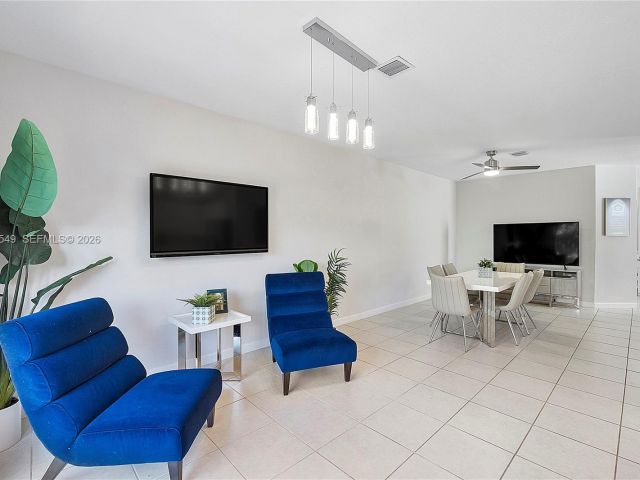 Продажа дома по адресу 2361 NW 125th St - фото 7438681