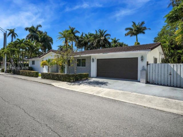 Продажа дома по адресу 1301 Hollywood Blvd - фото 7438878