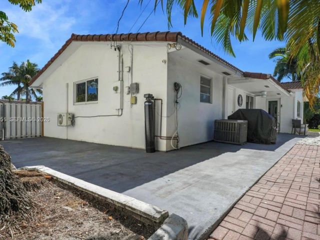 Продажа дома по адресу 1301 Hollywood Blvd - фото 7438879