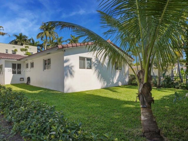 Продажа дома по адресу 1301 Hollywood Blvd - фото 7438880