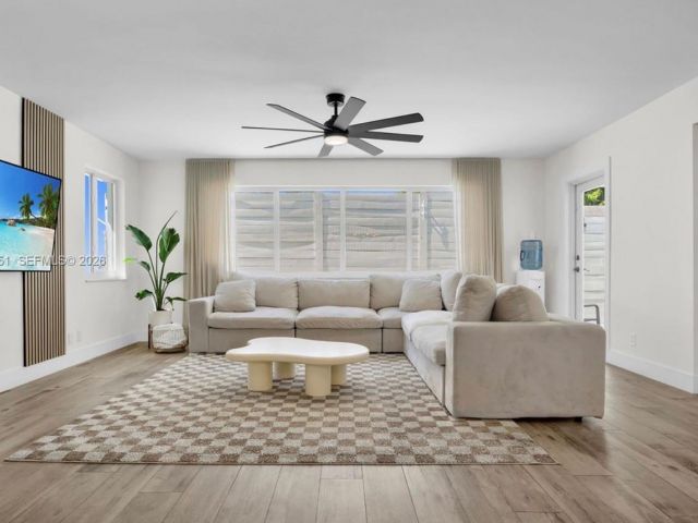 Продажа дома по адресу 1301 Hollywood Blvd - фото 7438881