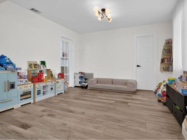 Продажа дома по адресу 1301 Hollywood Blvd - фото 7438883