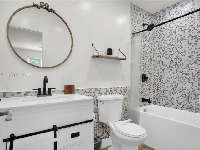 Продажа дома по адресу 1301 Hollywood Blvd - фото 7438891