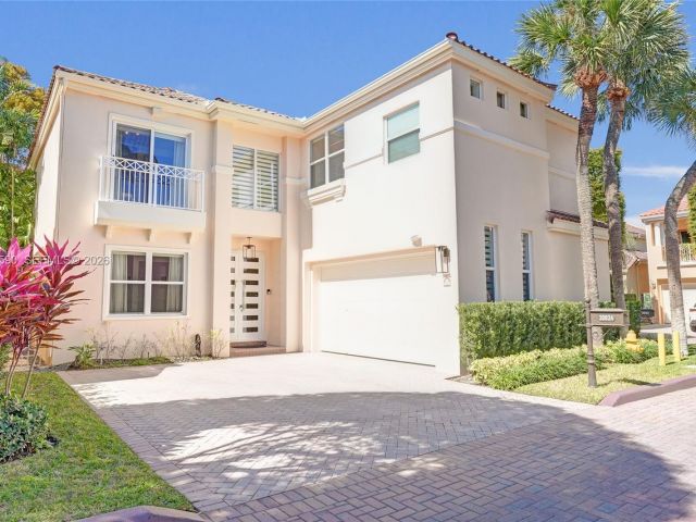 Дом в аренду по адресу 20824 NE 37th Ave 20824 - фото 7476434