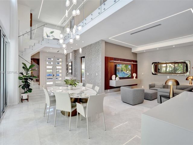 Дом в аренду по адресу 20824 NE 37th Ave 20824 - фото 7476436