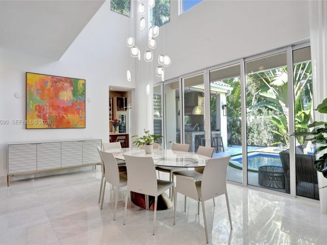 Дом в аренду по адресу 20824 NE 37th Ave 20824 - фото 7476438