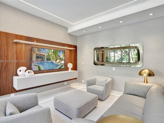 Дом в аренду по адресу 20824 NE 37th Ave 20824 - фото 7476440