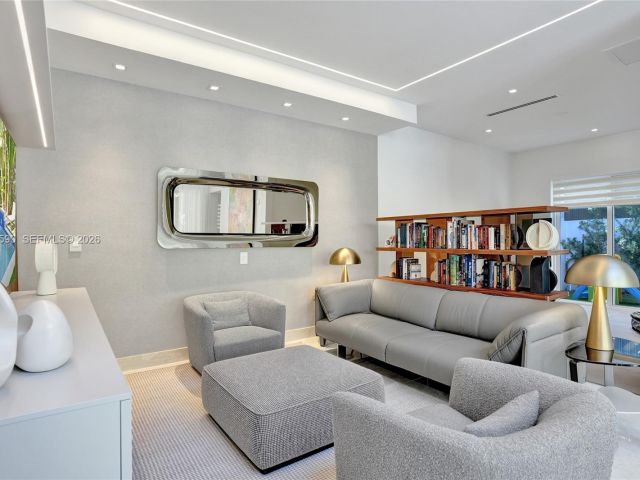 Дом в аренду по адресу 20824 NE 37th Ave 20824 - фото 7476441