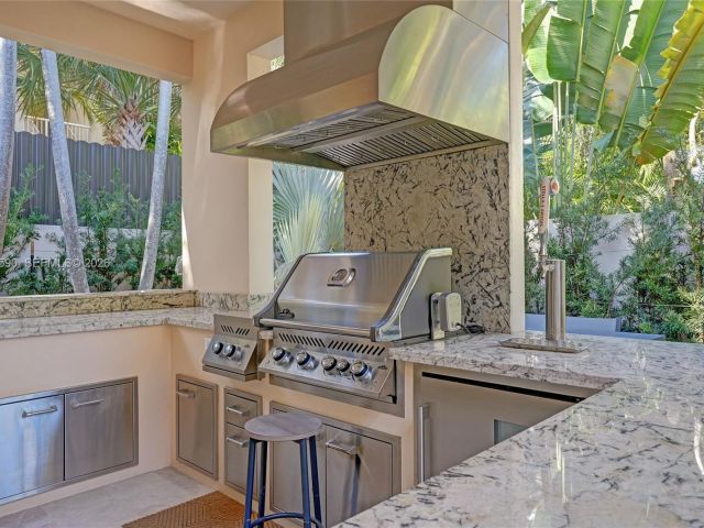 Дом в аренду по адресу 20824 NE 37th Ave 20824 - фото 7476443