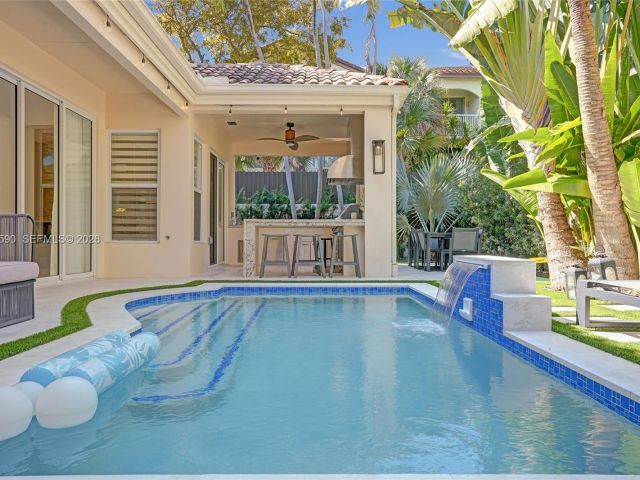 Дом в аренду по адресу 20824 NE 37th Ave 20824 - фото 7476445