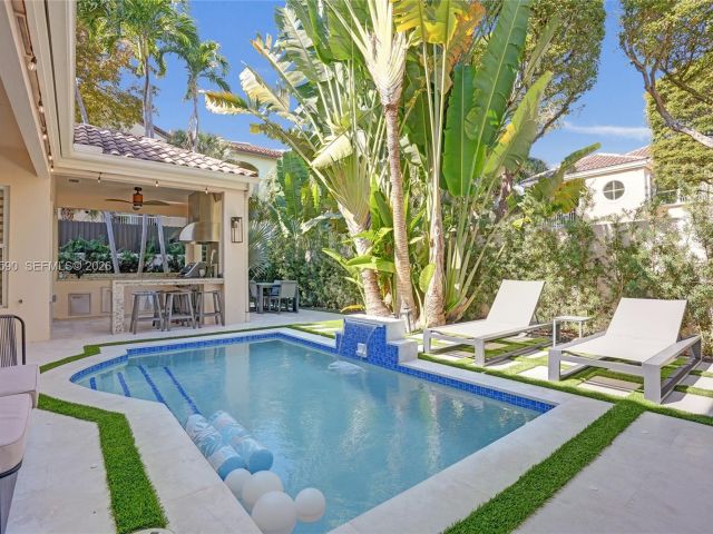 Дом в аренду по адресу 20824 NE 37th Ave 20824 - фото 7476446