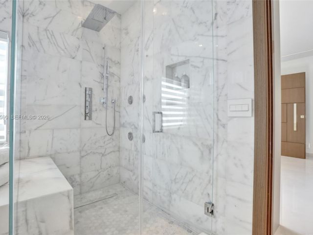 Дом в аренду по адресу 20824 NE 37th Ave 20824 - фото 7476448