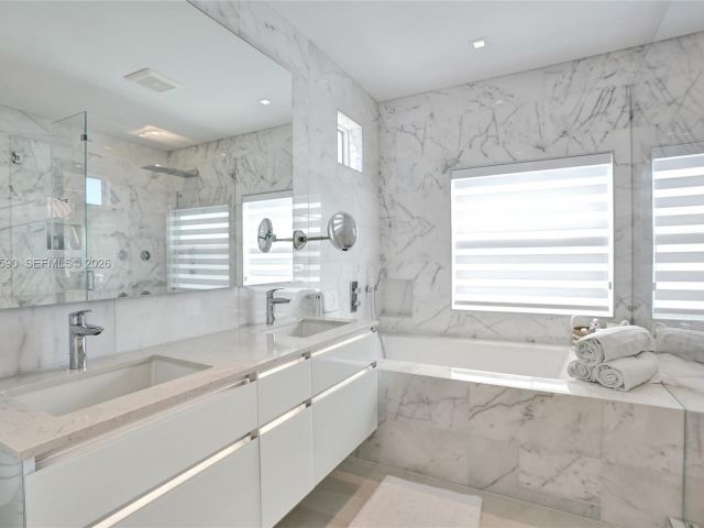 Дом в аренду по адресу 20824 NE 37th Ave 20824 - фото 7476449