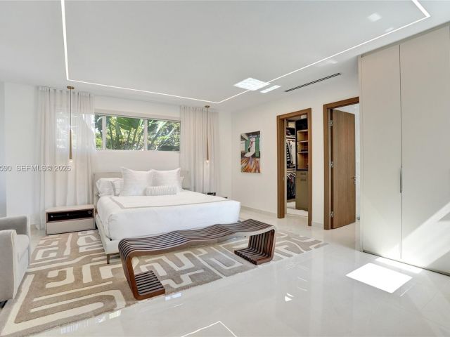 Дом в аренду по адресу 20824 NE 37th Ave 20824 - фото 7476450