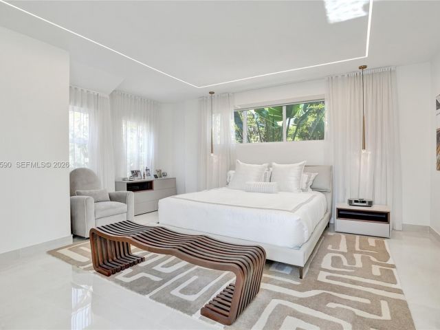 Дом в аренду по адресу 20824 NE 37th Ave 20824 - фото 7476451