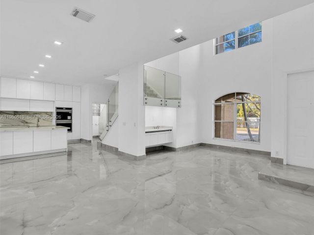 Продажа дома по адресу 3830 SW 48th CT - фото 7474777