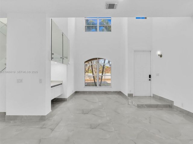 Продажа дома по адресу 3830 SW 48th CT - фото 7474780