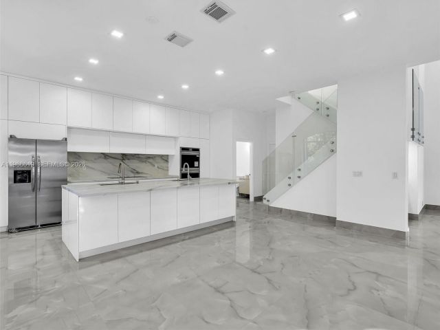 Продажа дома по адресу 3830 SW 48th CT - фото 7474785