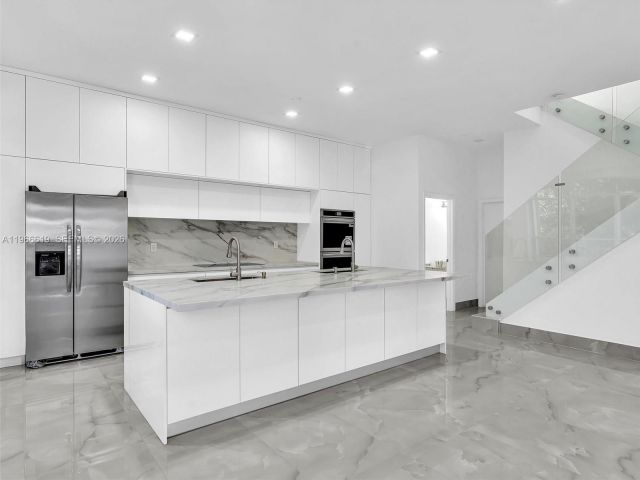 Продажа дома по адресу 3830 SW 48th CT - фото 7474786