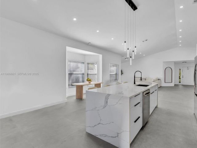 Продажа дома по адресу 4962 SW 32nd Way - фото 7439184