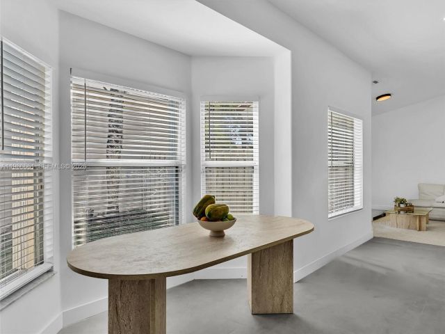 Продажа дома по адресу 4962 SW 32nd Way - фото 7439191