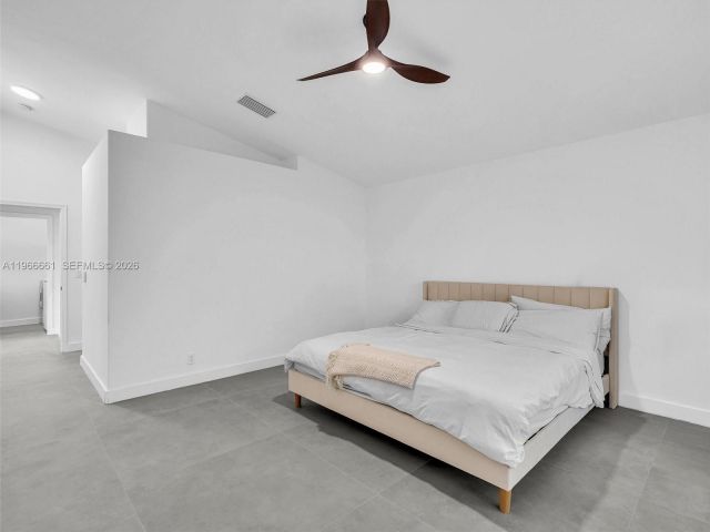 Продажа дома по адресу 4962 SW 32nd Way - фото 7439196