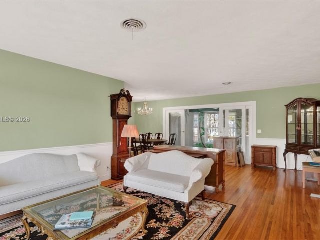 Продажа дома по адресу 2831 Arthur St - фото 7474799