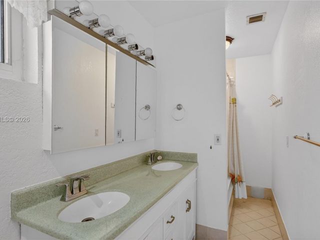 Продажа дома по адресу 2831 Arthur St - фото 7474807