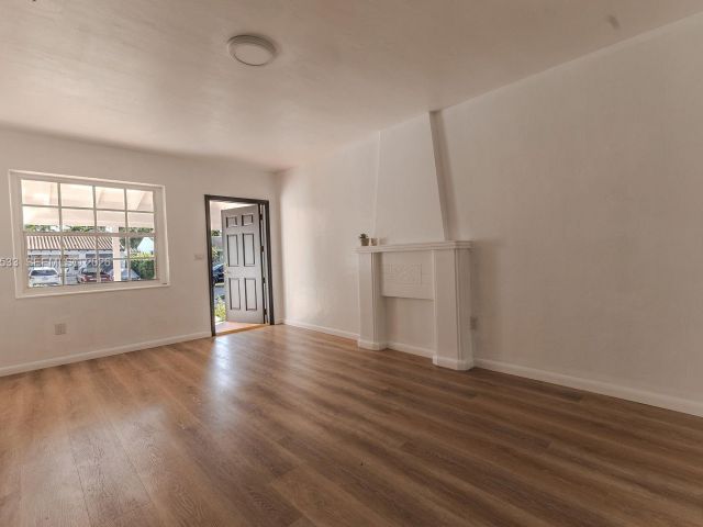 Продажа дома по адресу 1441 SW 17th St - фото 7439837