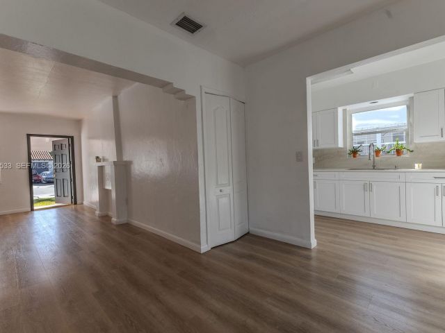 Продажа дома по адресу 1441 SW 17th St - фото 7439838