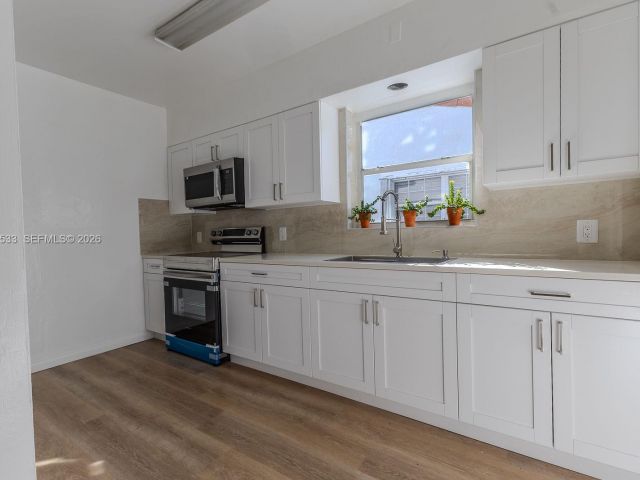 Продажа дома по адресу 1441 SW 17th St - фото 7439839