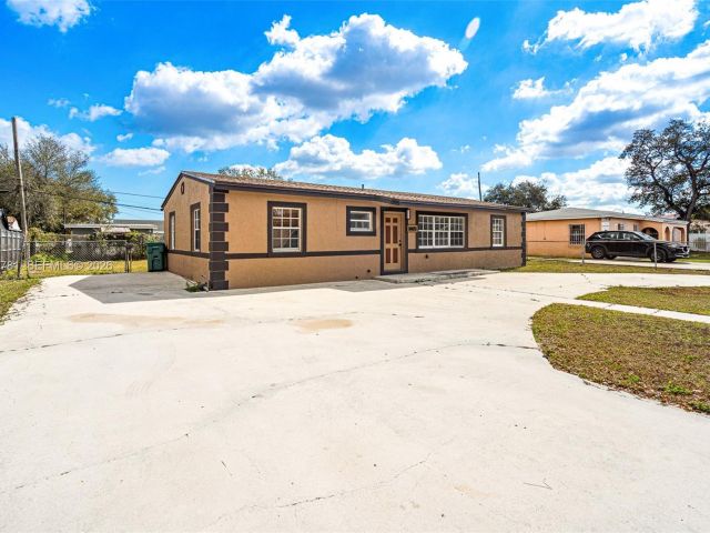 Продажа дома по адресу 16025 NW 29th Ave - фото 7440030