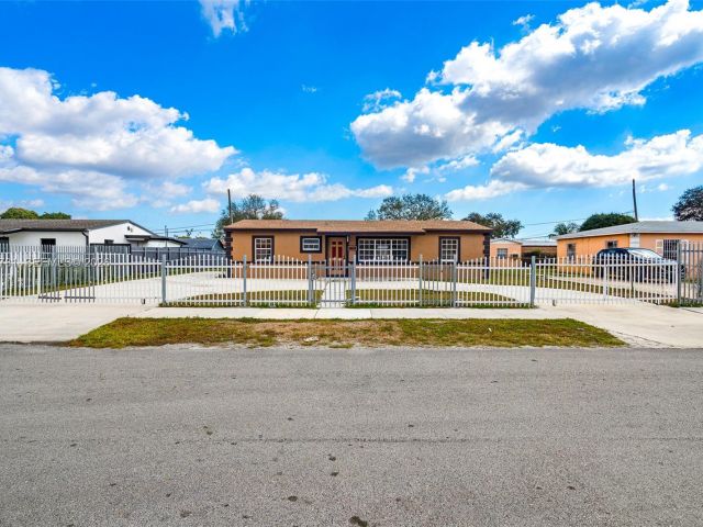 Продажа дома по адресу 16025 NW 29th Ave - фото 7440031