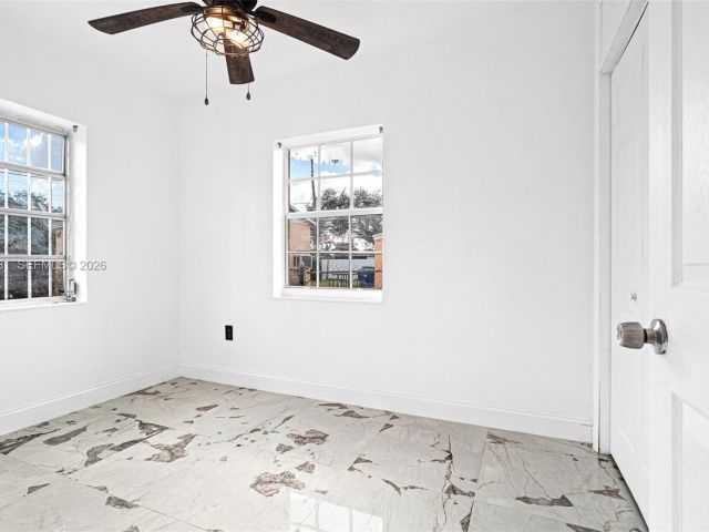 Продажа дома по адресу 16025 NW 29th Ave - фото 7440036