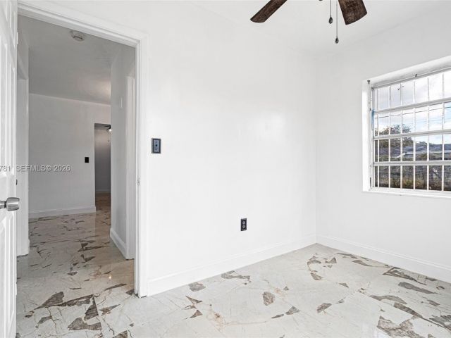 Продажа дома по адресу 16025 NW 29th Ave - фото 7440037