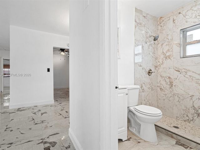 Продажа дома по адресу 16025 NW 29th Ave - фото 7440040