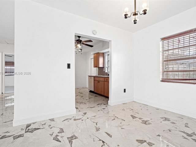 Продажа дома по адресу 16025 NW 29th Ave - фото 7440041