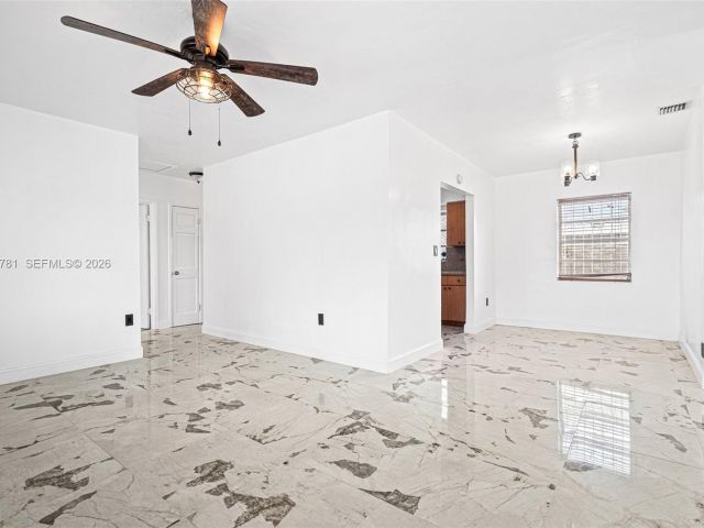 Продажа дома по адресу 16025 NW 29th Ave - фото 7440044