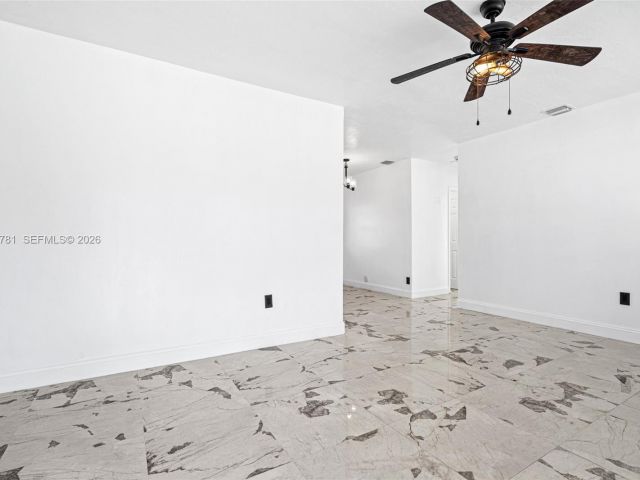 Продажа дома по адресу 16025 NW 29th Ave - фото 7440045