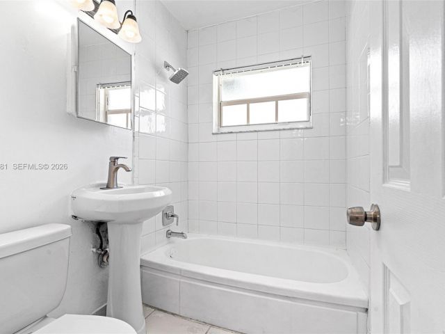 Продажа дома по адресу 16025 NW 29th Ave - фото 7440047