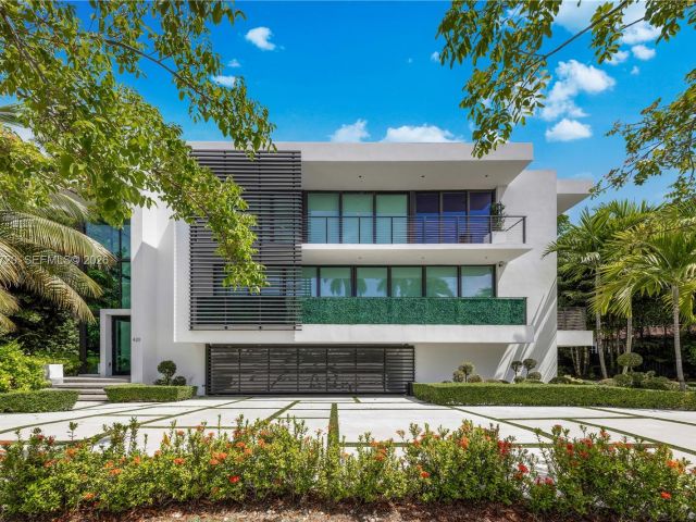 Дом в аренду по адресу 420 N Hibiscus Dr - фото 7468685