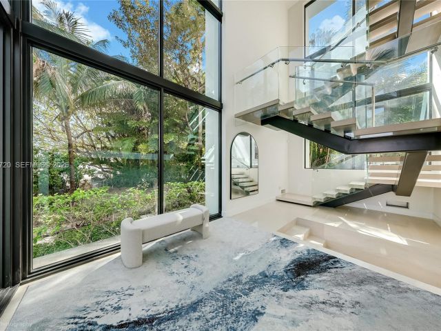 Дом в аренду по адресу 420 N Hibiscus Dr - фото 7468687