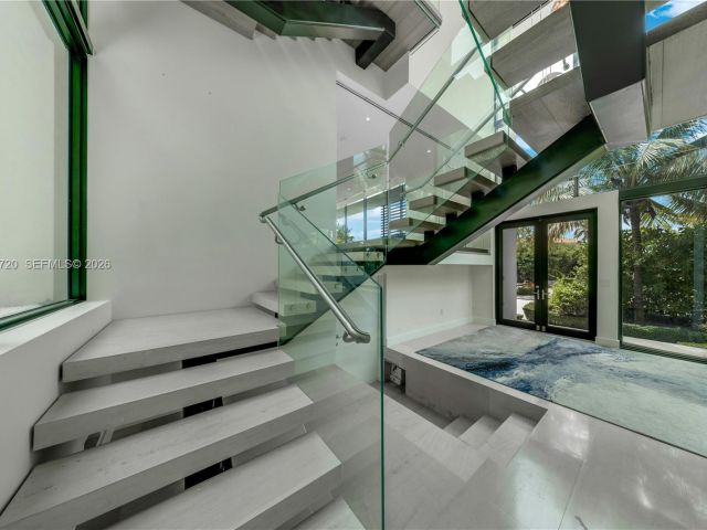 Дом в аренду по адресу 420 N Hibiscus Dr - фото 7468689