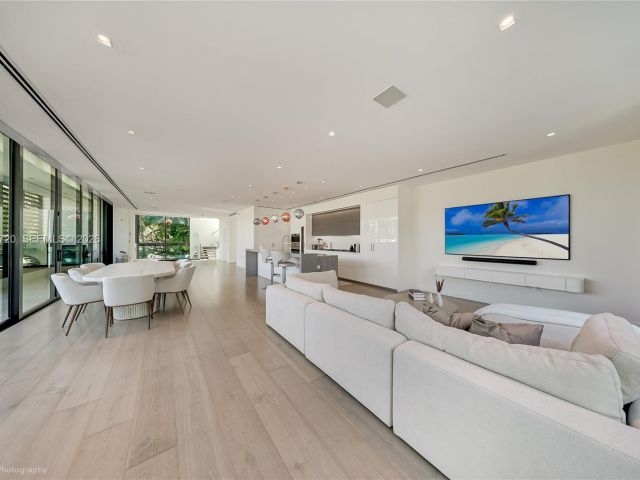 Дом в аренду по адресу 420 N Hibiscus Dr - фото 7468692