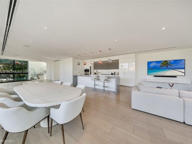 Дом в аренду по адресу 420 N Hibiscus Dr - фото 7468694