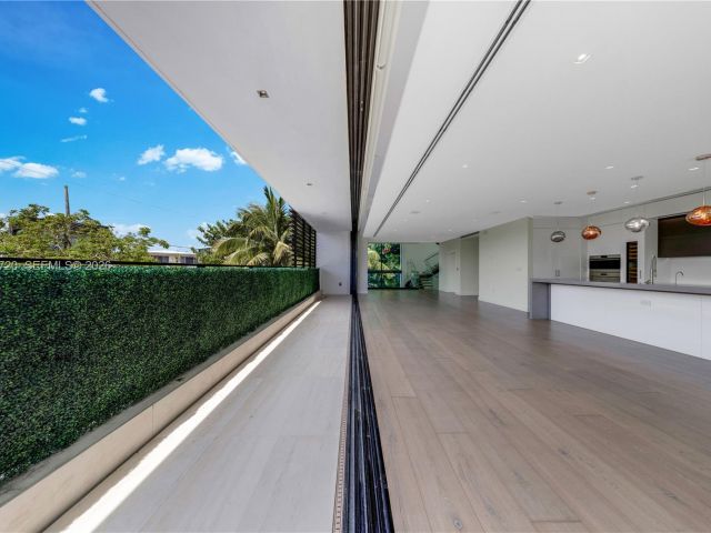 Дом в аренду по адресу 420 N Hibiscus Dr - фото 7468696