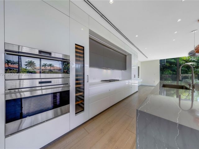 Дом в аренду по адресу 420 N Hibiscus Dr - фото 7468698