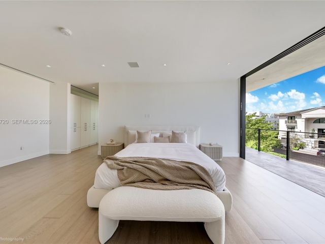 Дом в аренду по адресу 420 N Hibiscus Dr - фото 7468701