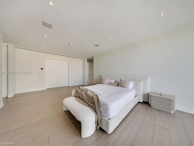 Дом в аренду по адресу 420 N Hibiscus Dr - фото 7468703